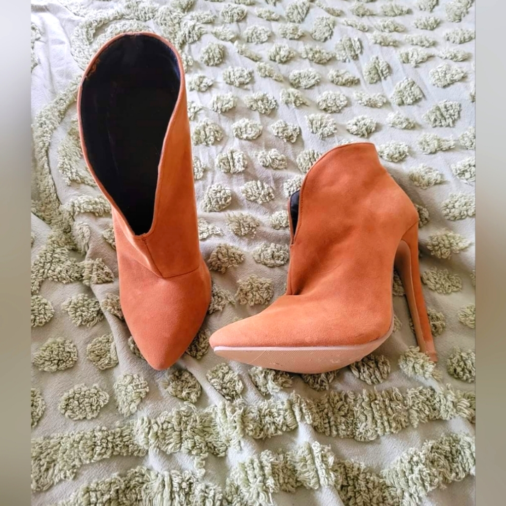 Suede high-heeled booties, UK size 35/US size 5